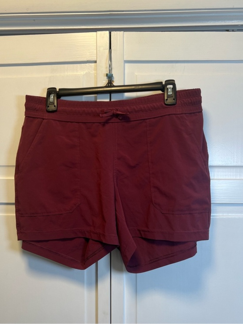 Kuhl Women’s Vantage Shorts Size Medium Color Maroon